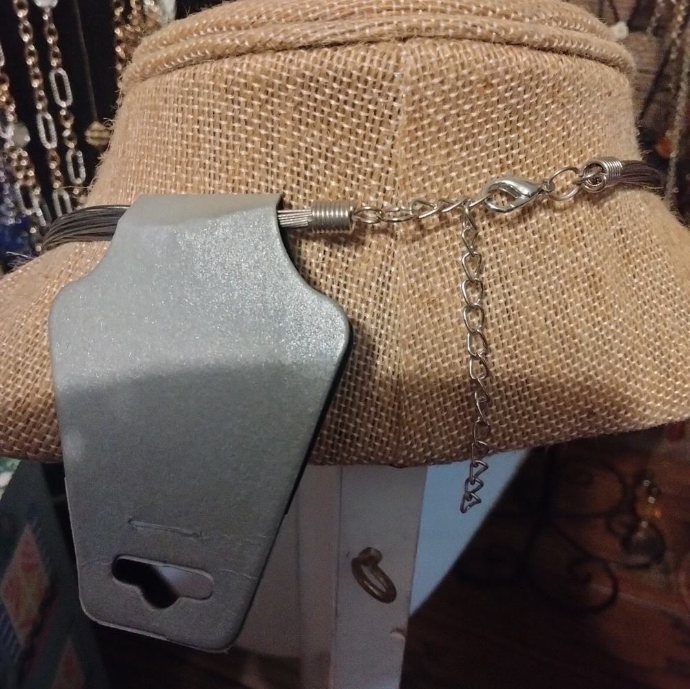 String necklace - Picture 3 of 5